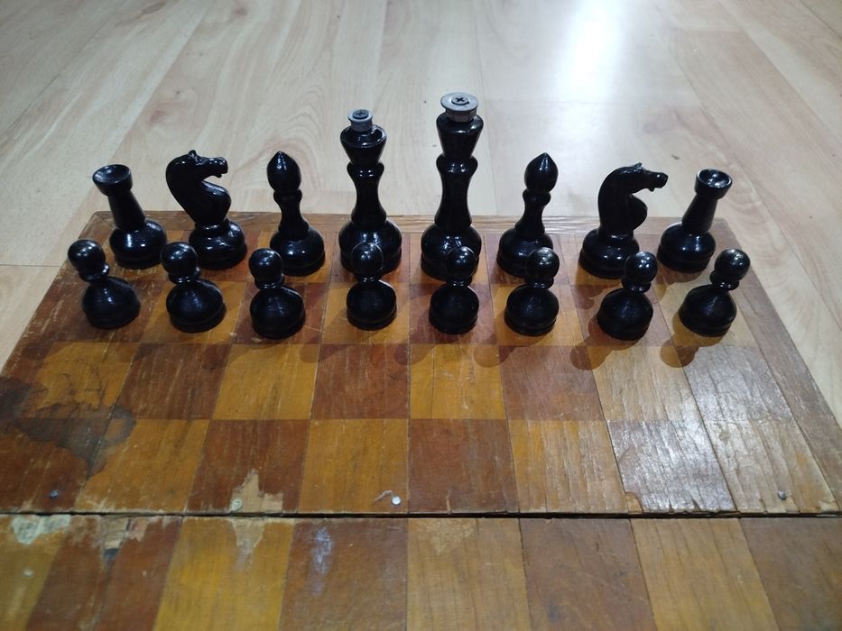 Продам шахматы СССР дерево