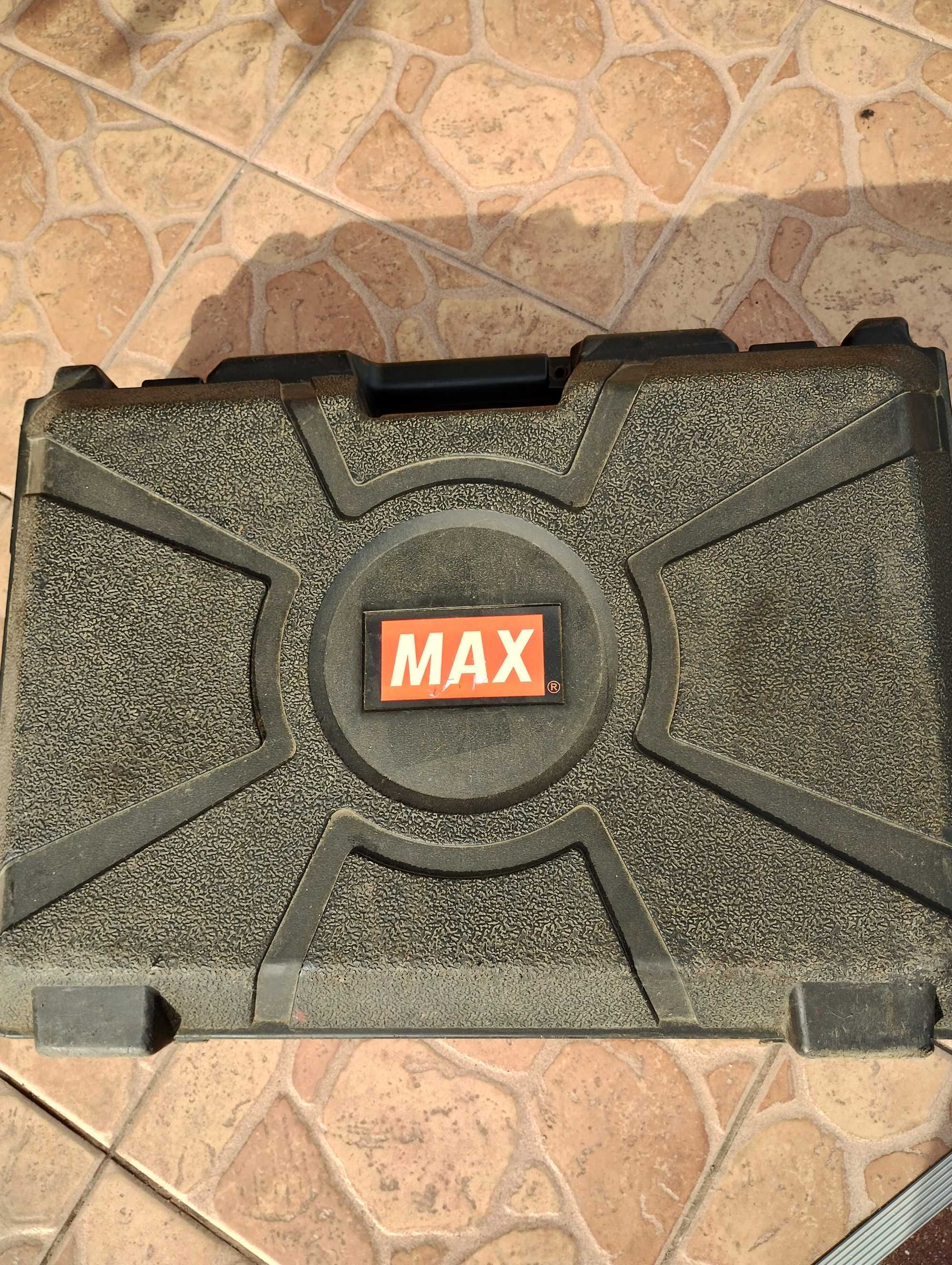Wiązarka RB 518 japońskiej firmy MAX