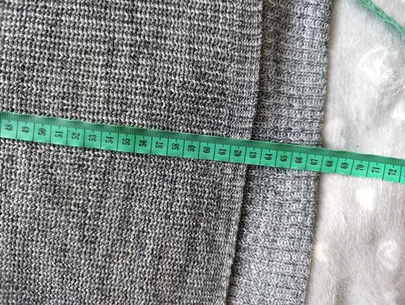 Szary dłuższy sweter z rozcięciami po bokach XS