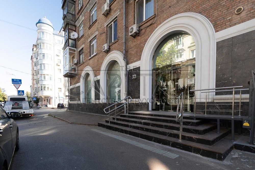 Продаж приміщення 428 м2 під клініку, Турівська 32, Подільський р-н