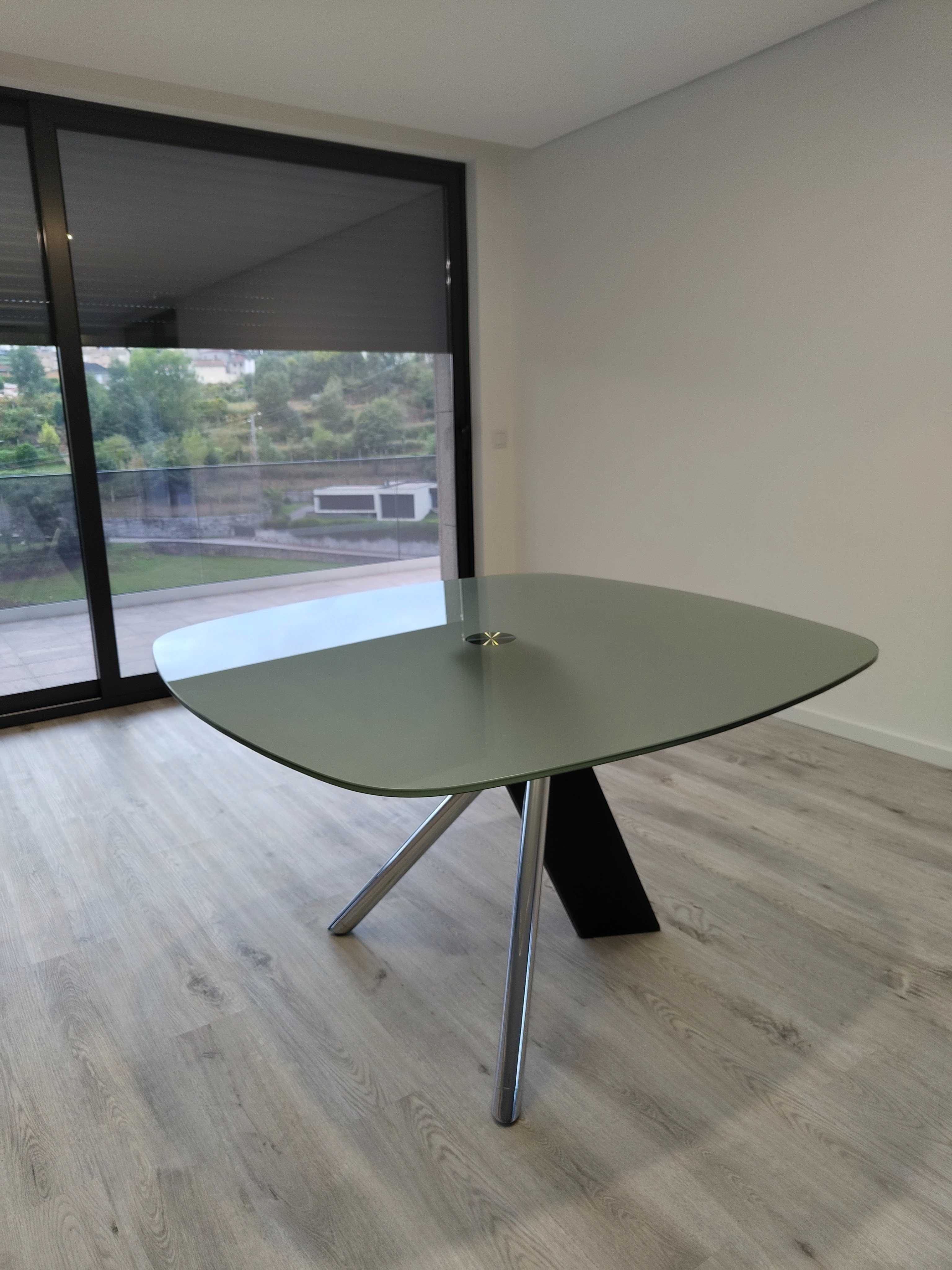 Vendo mesa contemporânea