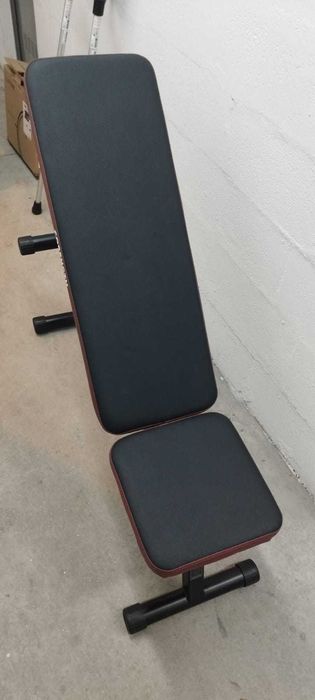 Banco de musculação e anilhas montáveis