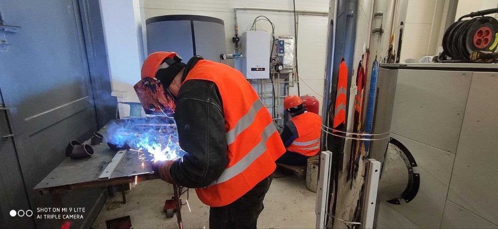Зварювальник. Сварщик. Бригада сварщиков. Послуги.