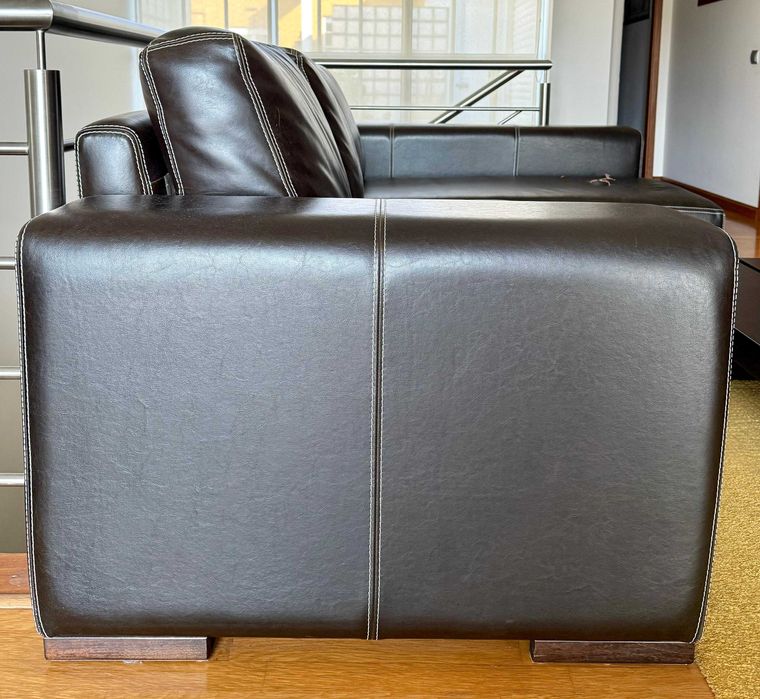 Sofa em Pele Castanho / Wengue com chaise Longue