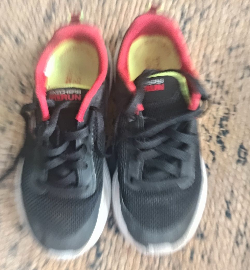 Tênis sketchers 33