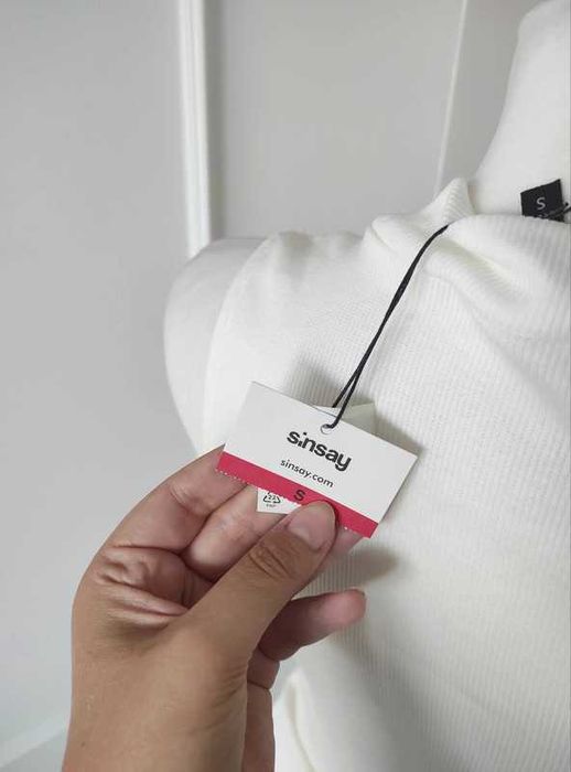 Top bez rękawów z półgolfem prążkowana Sinsay S | classy elegance