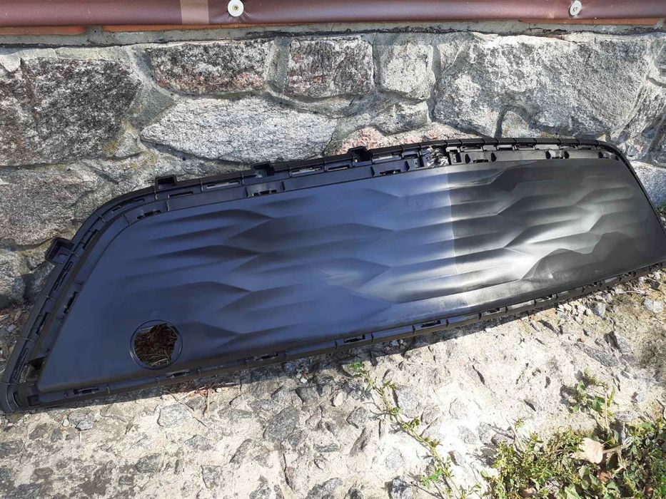 Решітка верхня, гриль Chevrolet bolt euv 42739812, 42788566