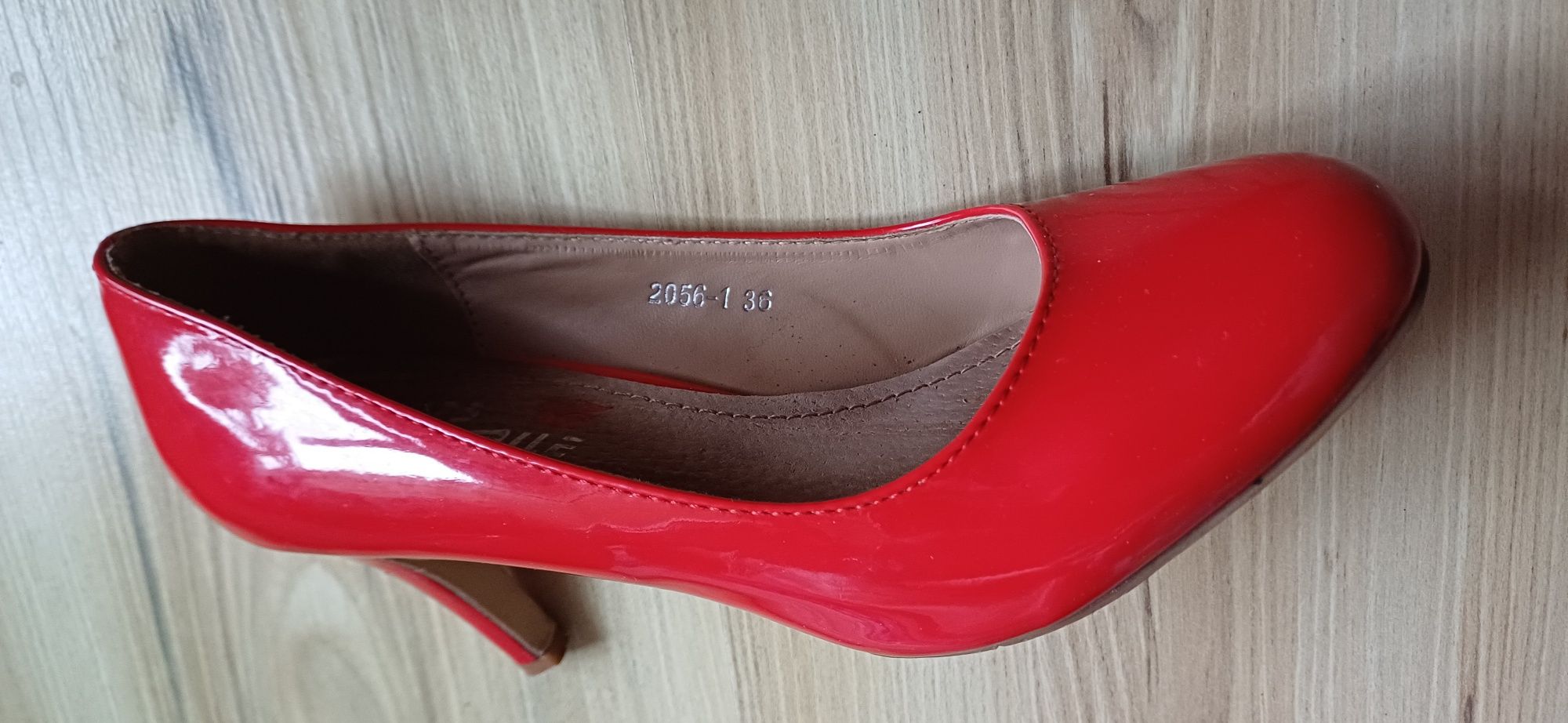 Czerwone lakierowane szpilki Yes Mile for Lady r 36 obcas 7cm czółenka