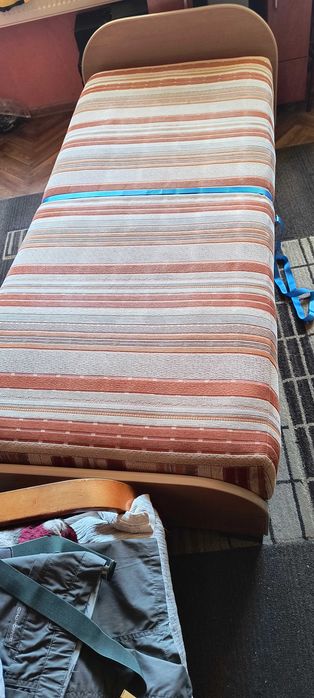 tapczan 200x80 cm oddam za darmo,w dobrym stanie.