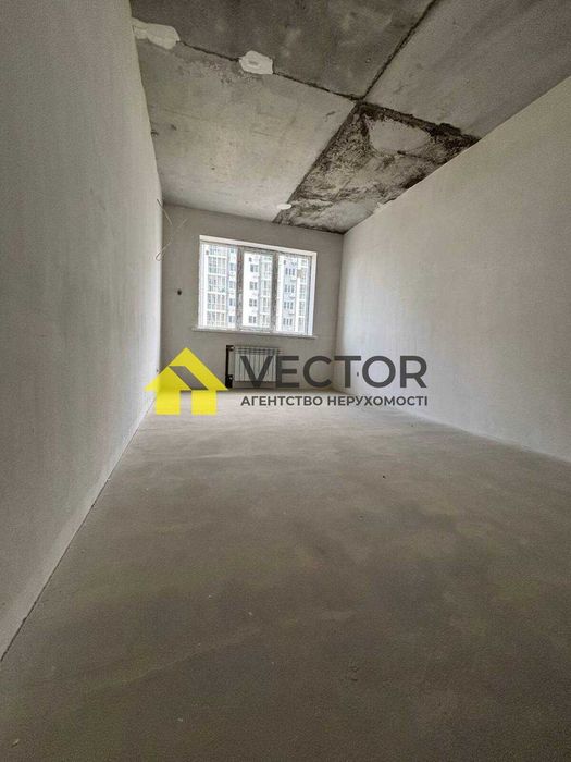 Однокімнатна на 3-му поверсі в ЗДАНОМУ будинку. Вікна у двір!