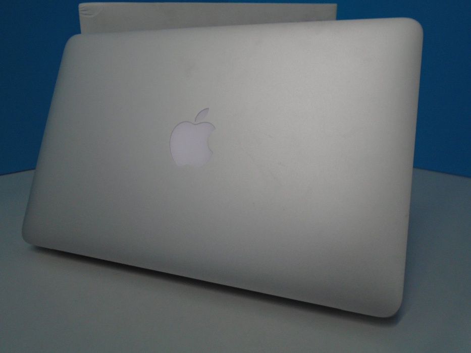 Apple Macbook Air A1465 Intel Core i5 4GB 128GB 11.6"