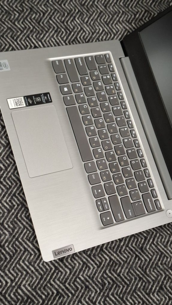 Lenovo ideapad 3 14iiL05 i5-1035g1 8 ram 128 ssd UHD ice lake 1gb