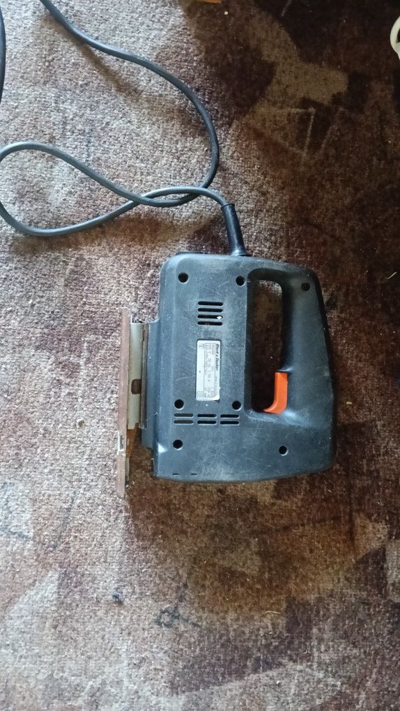 Wyrzynarka Black & Decker PLUS SR 220 E o mocy 550 W