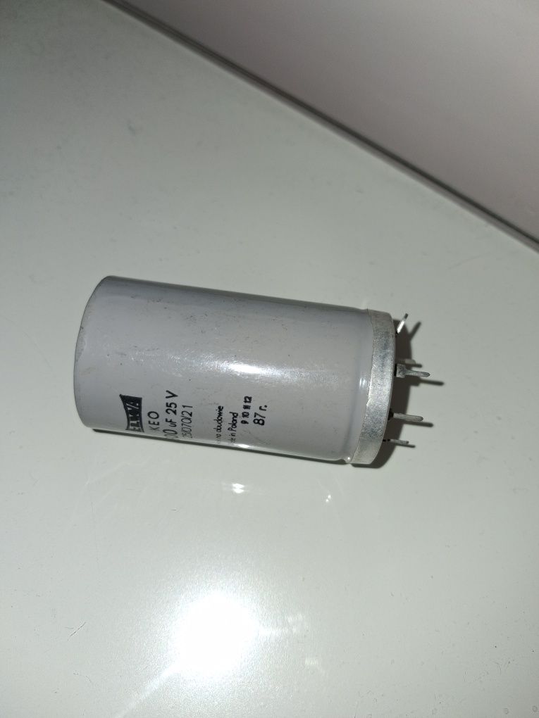 Kondensatory elektroniczne 13 sztuk Elwa 6800 uF 25V