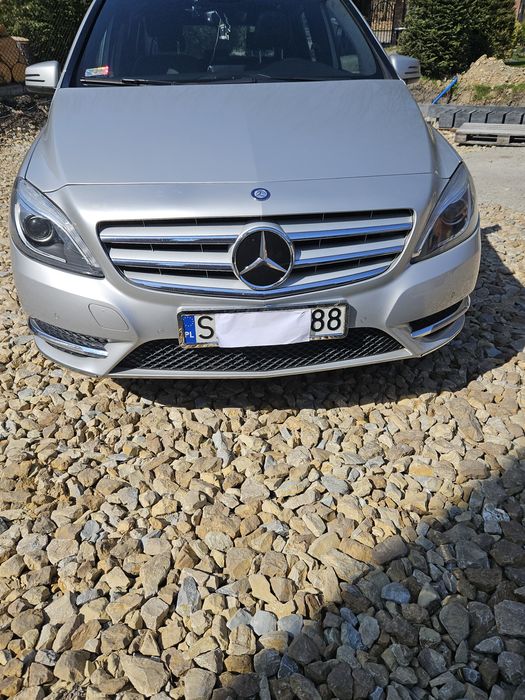 Mercedes B 250  bardzo mały przebieg 211 koni Nowe opony