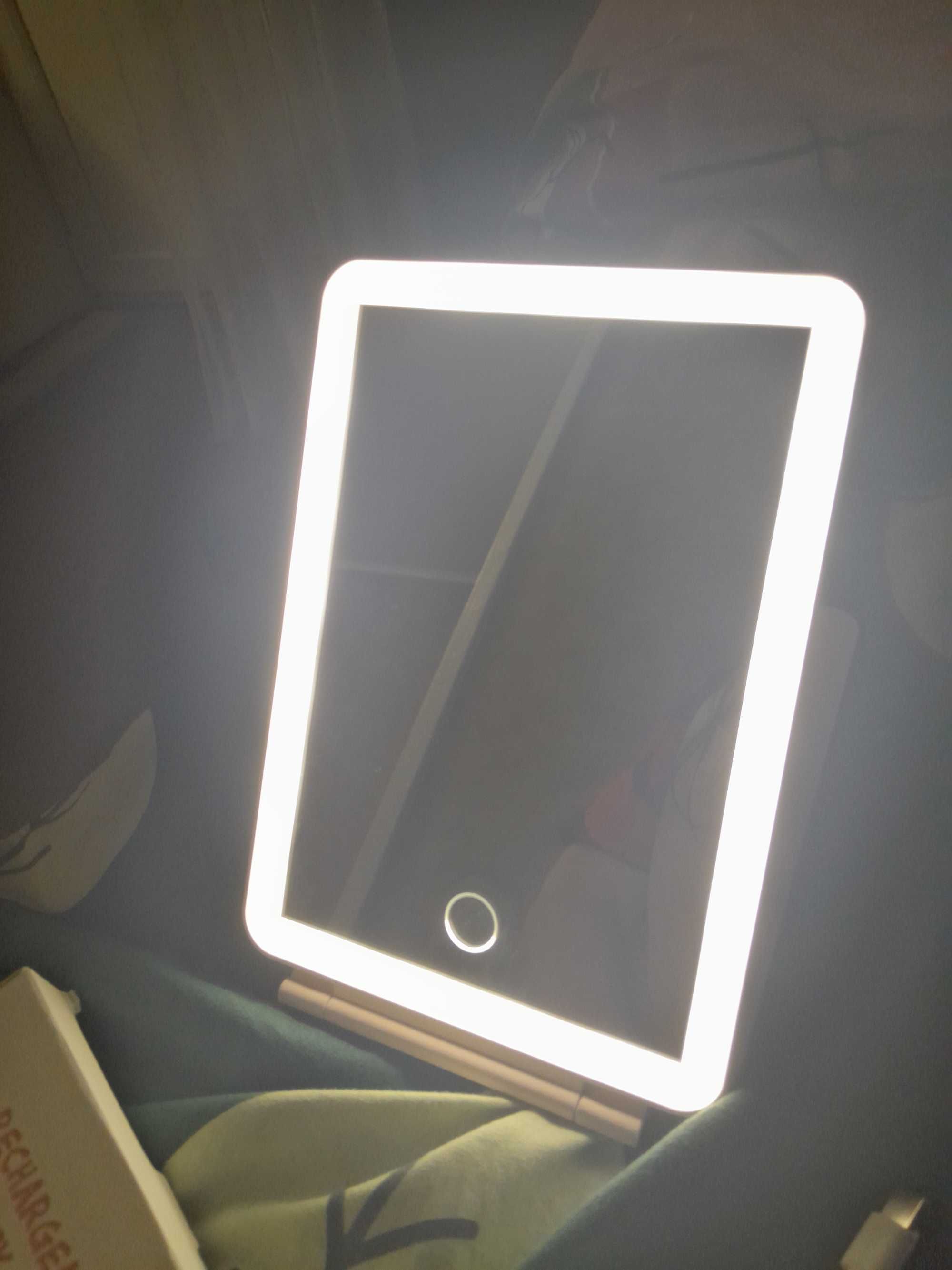 Дзеркало для макіяжу з LED підсвіткою