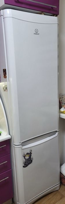 Холодильние Indesit no frost