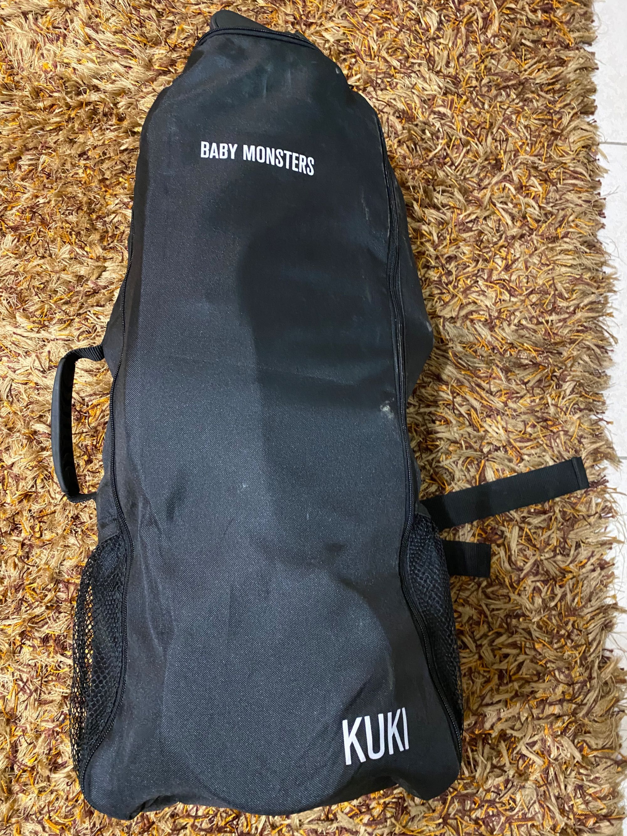 Baby Monsters – Carrinho Kuki Chassis Com mochila