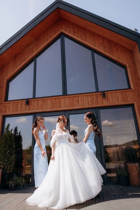 Продам весільну сукню