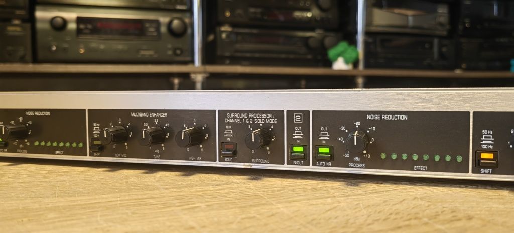 Звуковий процесор Behringer EX3100