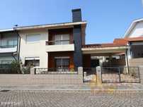 Moradia em recatada zona residencial