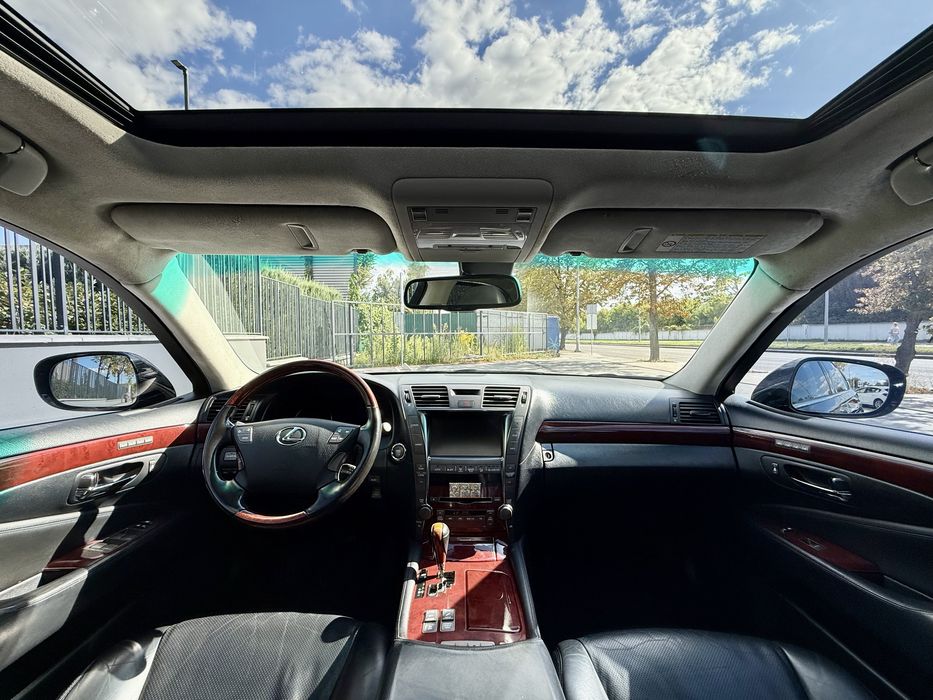 Lexus LS460L, AWD, Ottoman, 2009