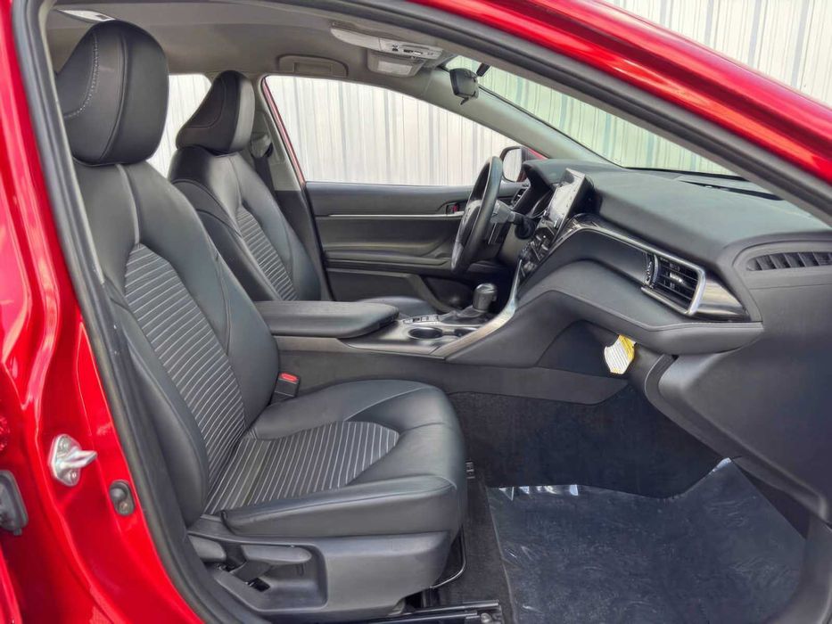 Toyota Camry      2023
