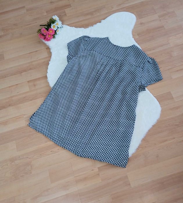 Czarna biała bluzka damska Tchibo XL ze wzorem na krótki rękawek