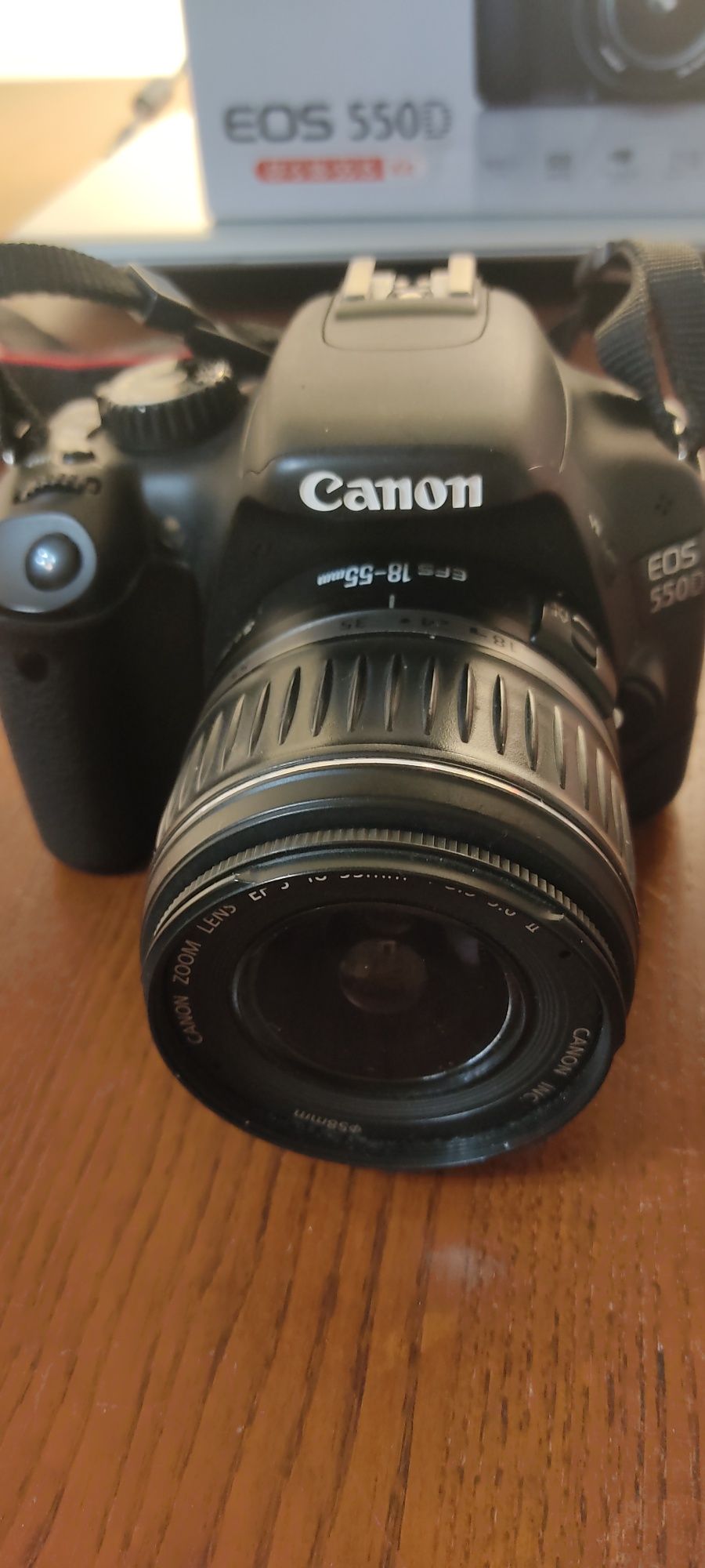Canon EOS 550 D z obiektywem
