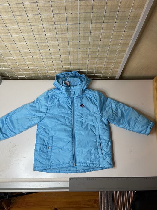 Куртка adidas на девочку  3-4 лет