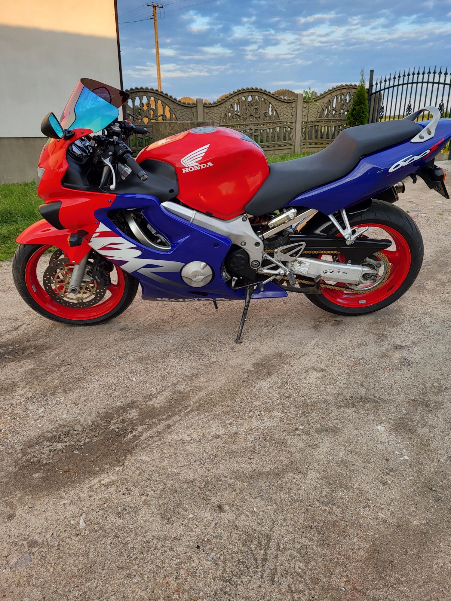 Sprzedam hondę CBR f4