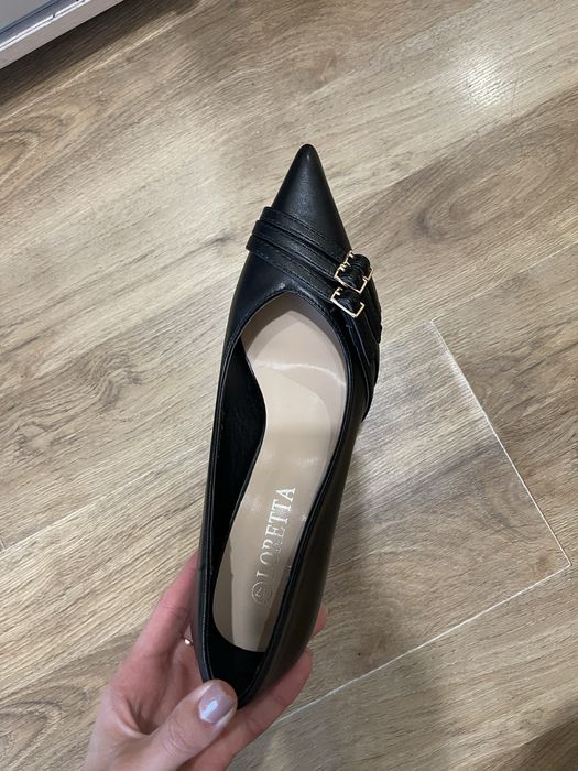 Чорні туфлі на шпильці , лодочки з гостирим носом