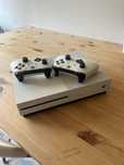 Xbox one s Konsola do gier + 4 gry w prezencie
