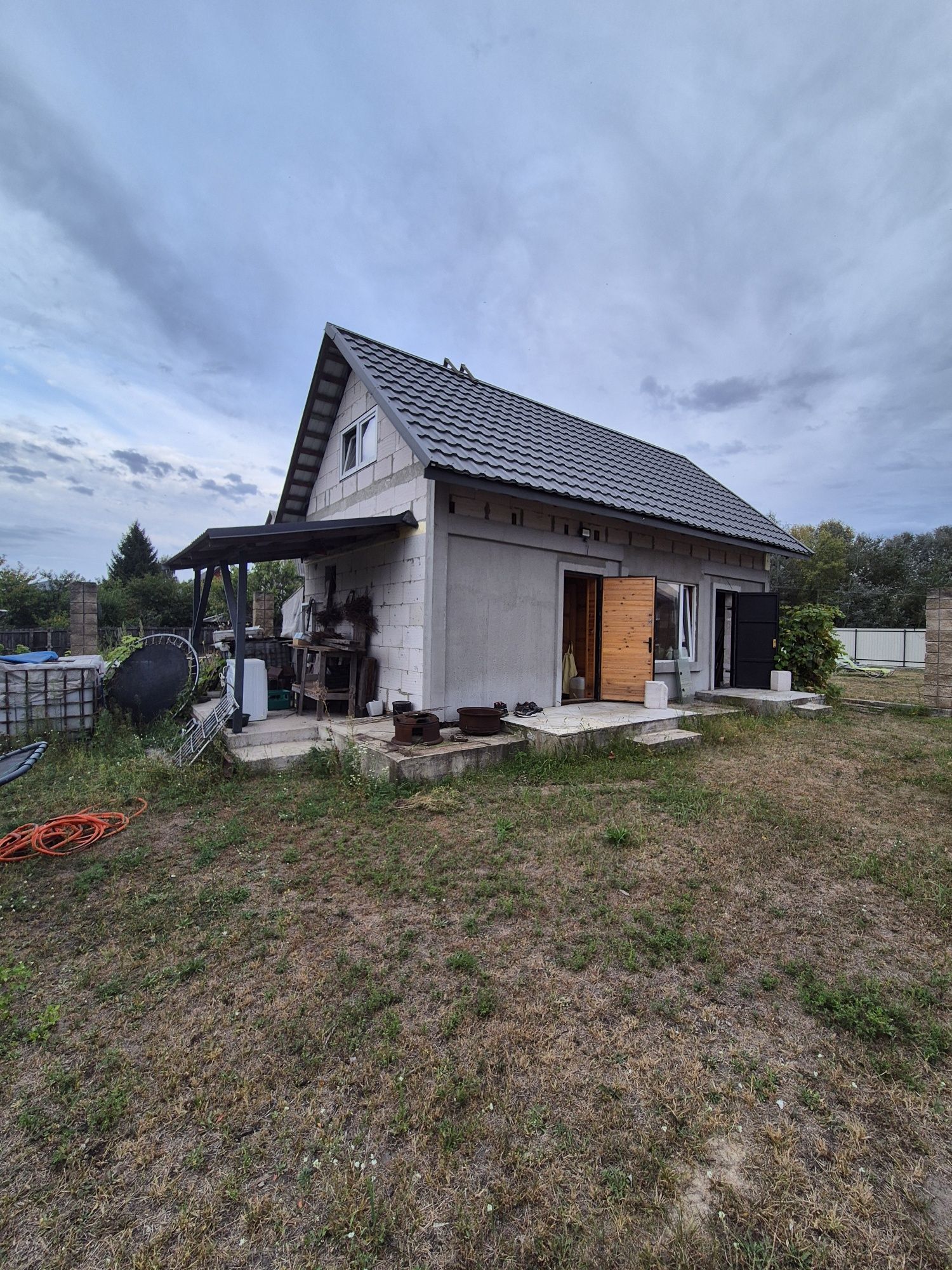 Продам дом. Лютеж. Сады