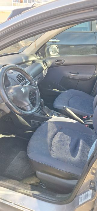 Carro em Bom Estado pronto a andar