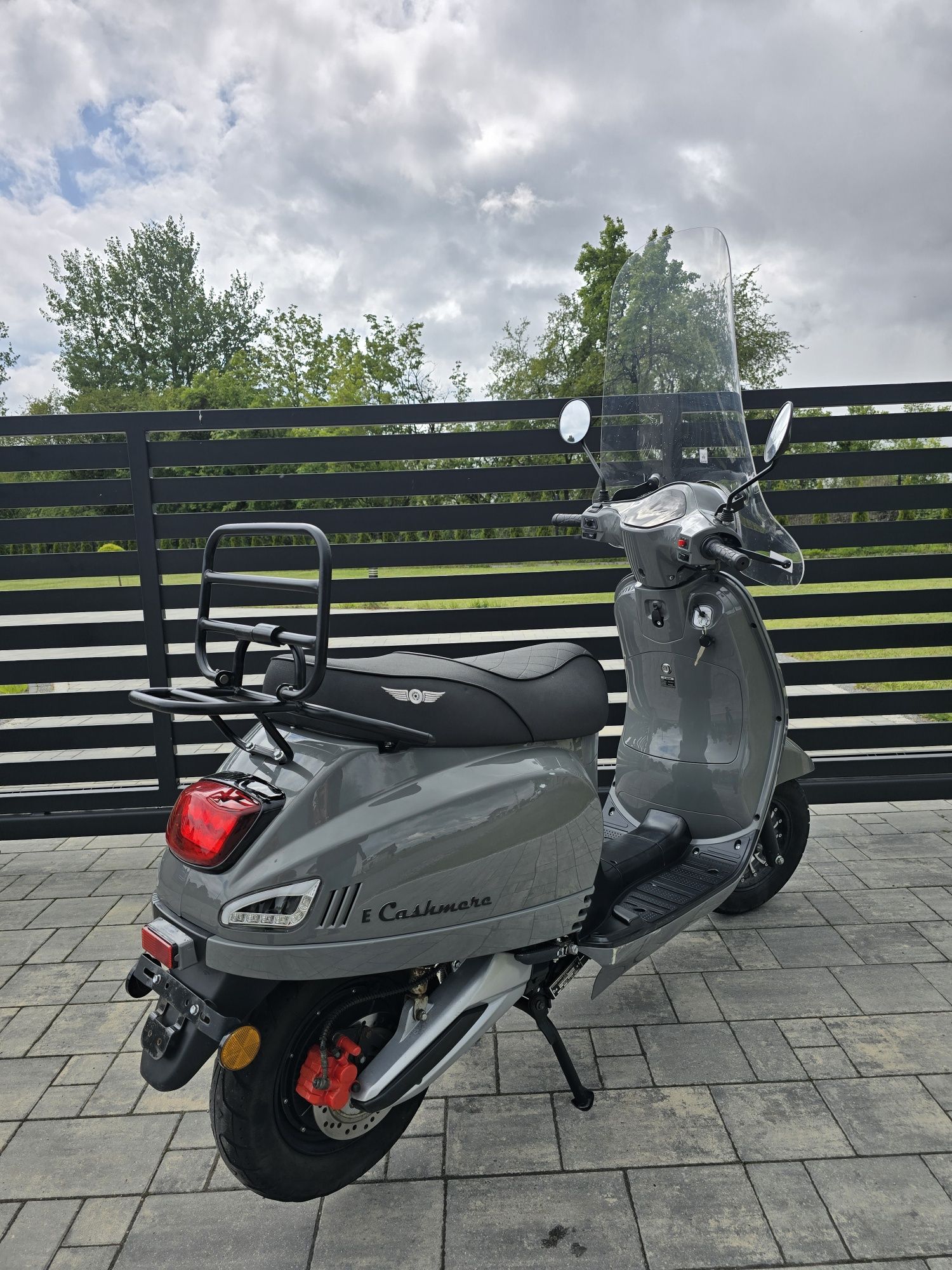Skuter Elektryczny E-Cashmere Vespa Retro 2022r Wysoka Szyba Transport
