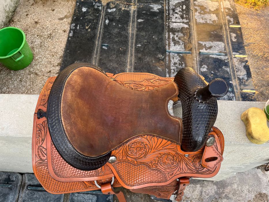 Sela Western para venda