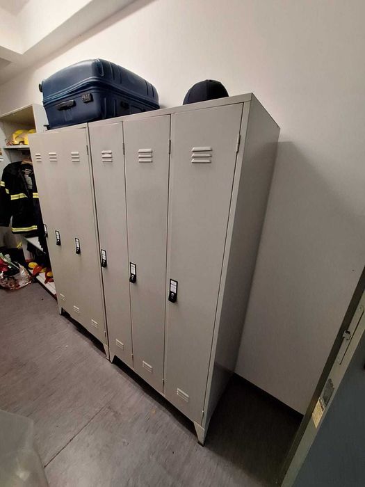 Cacifos Metálicos 3 Portas Usados