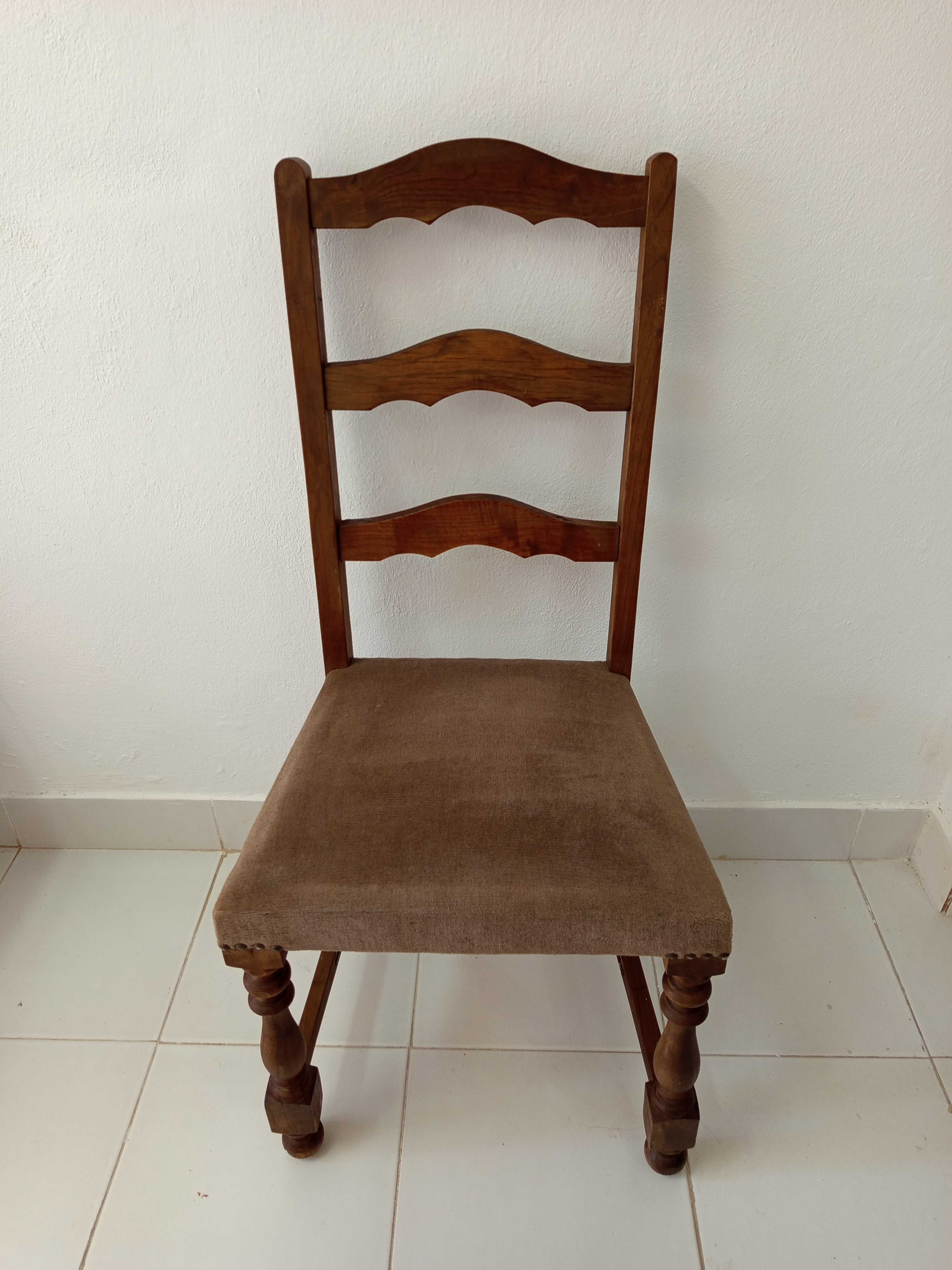 Cadeira de madeira maciça clássica c/ estofo veludo cotelê castanho