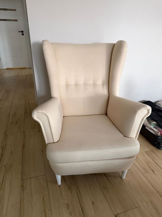 Fotel z pufą w zestawie