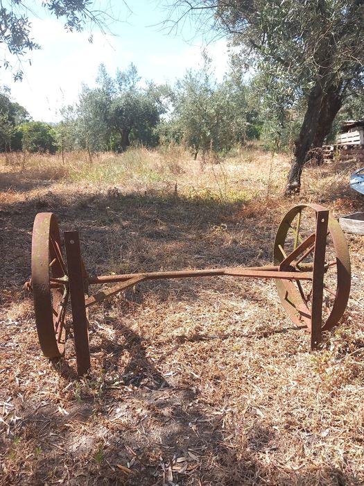 Roda de carroça.