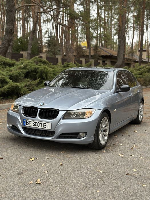Продам BMW e90 рестайлинг 328i 3л бензин 2010 год