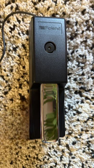 Vende-se piano YAMAHA E443