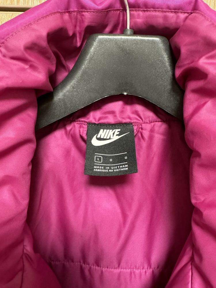 Куртка жіноча Nike thermore synthetic jacket фукси L оверсайз