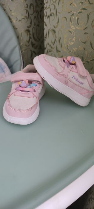 Кросівки для дівчинки