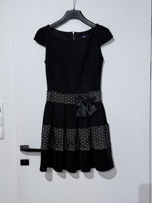 Czarna sukienka koktajlowa 36