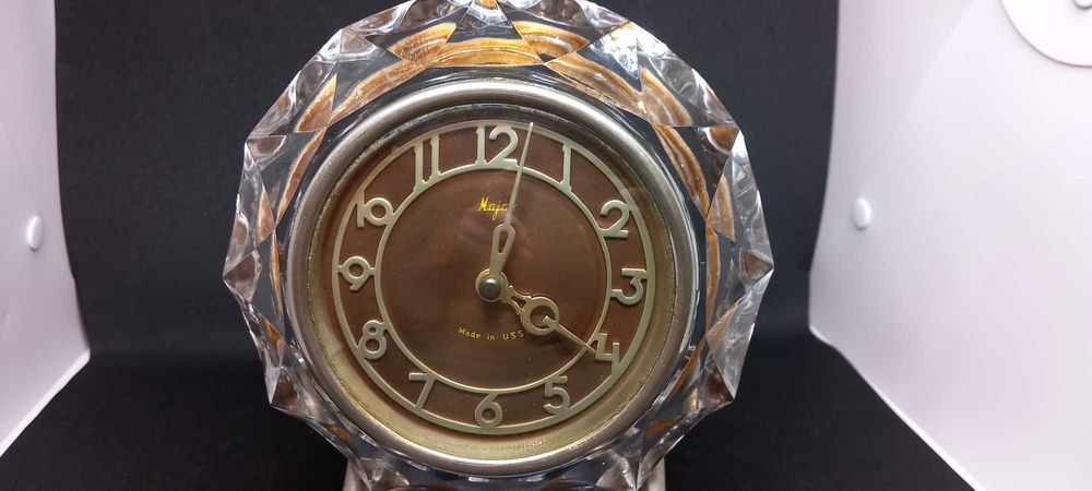 Kryształowy zegar Majak sprawny ręcznie nakręcany