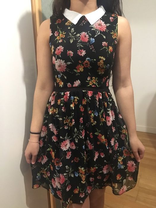 Nowa sukieneczka Zara w kwiaty i z uroczym kołnierzykiem