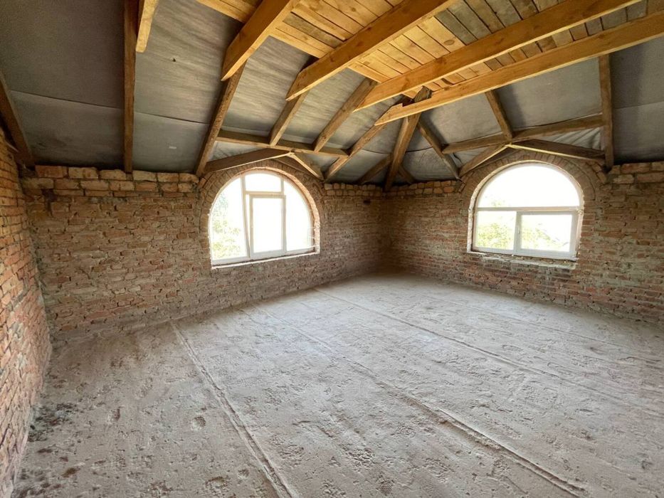 Продаж великого будинку у передмісті Тернополя