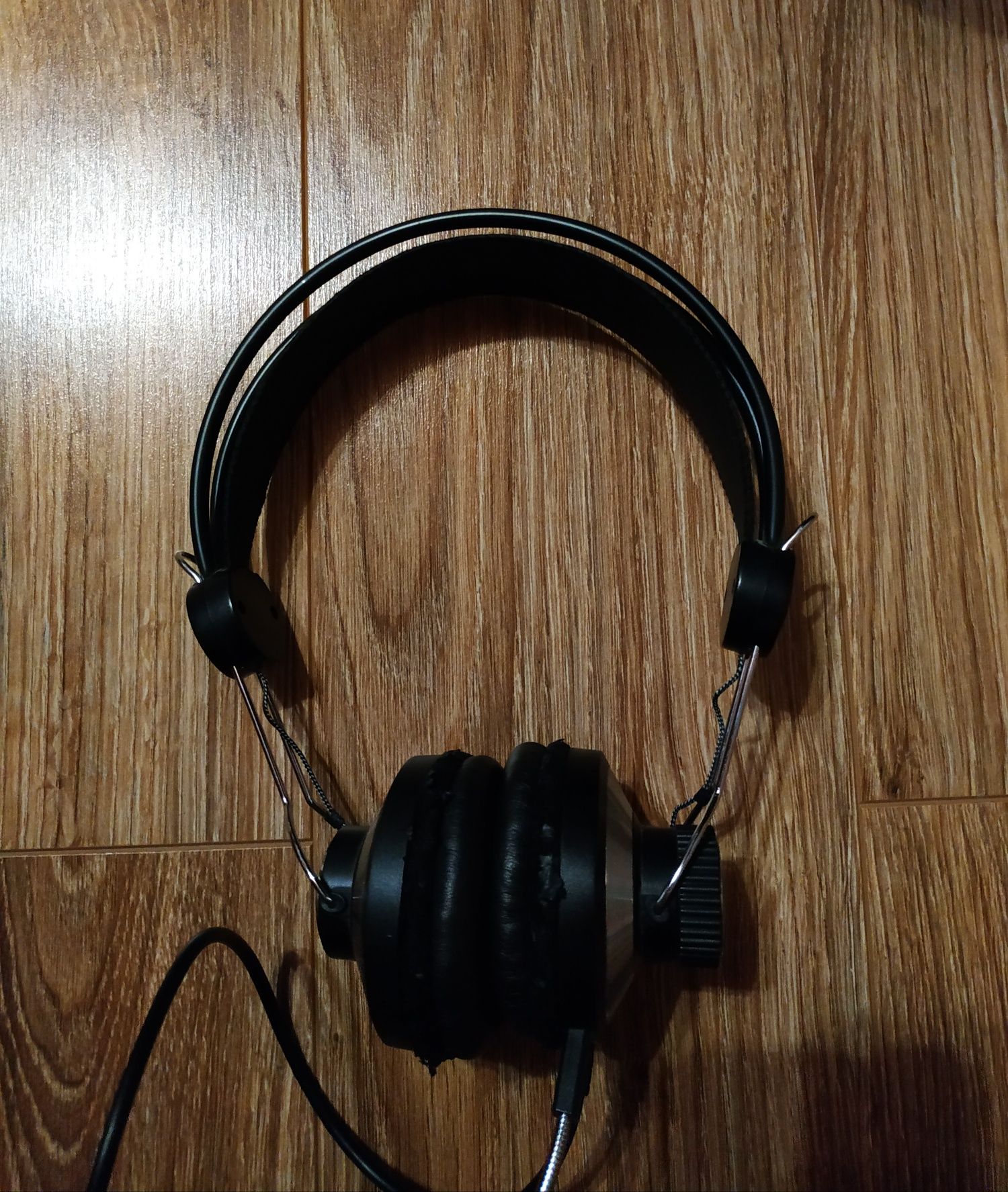 Продам провідні навушники Sven AP-S10MV